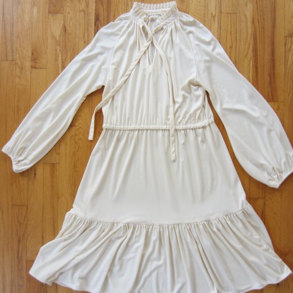 Vintage Cream Ivory Long Sleeve Dress Pintuck Polyester 1970s Medium - Picture 9 of 11